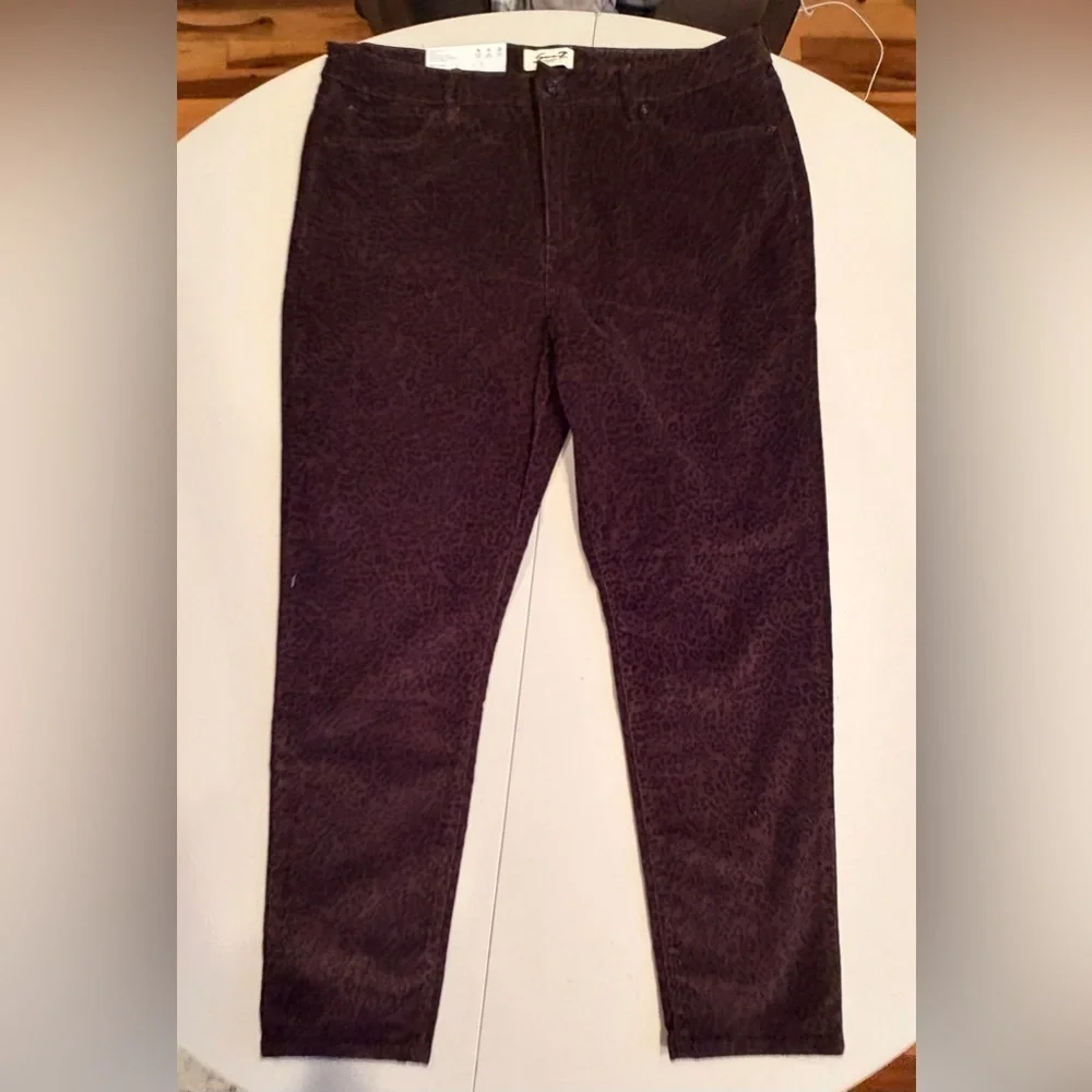 Seven7 | ladies leopard high rise skinny corduroy pants. Size: 18
